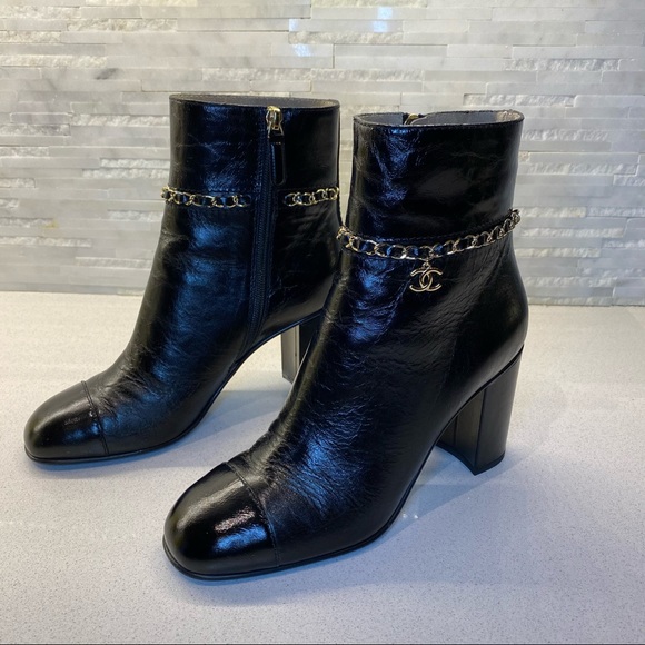 Chanel Short Boots with gold chain - Picture 2 of 12
